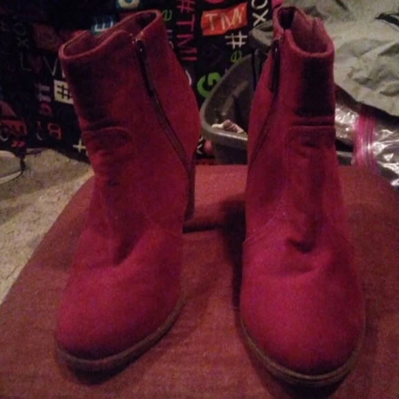 Boots - Picture 4 of 4